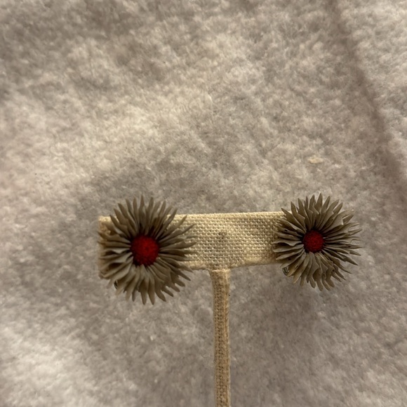 Vintage screwback clip on earrings flower shells - Picture 4 of 5